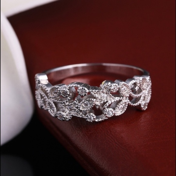 Jewelry - 925 STERLING SILVER VINES RING